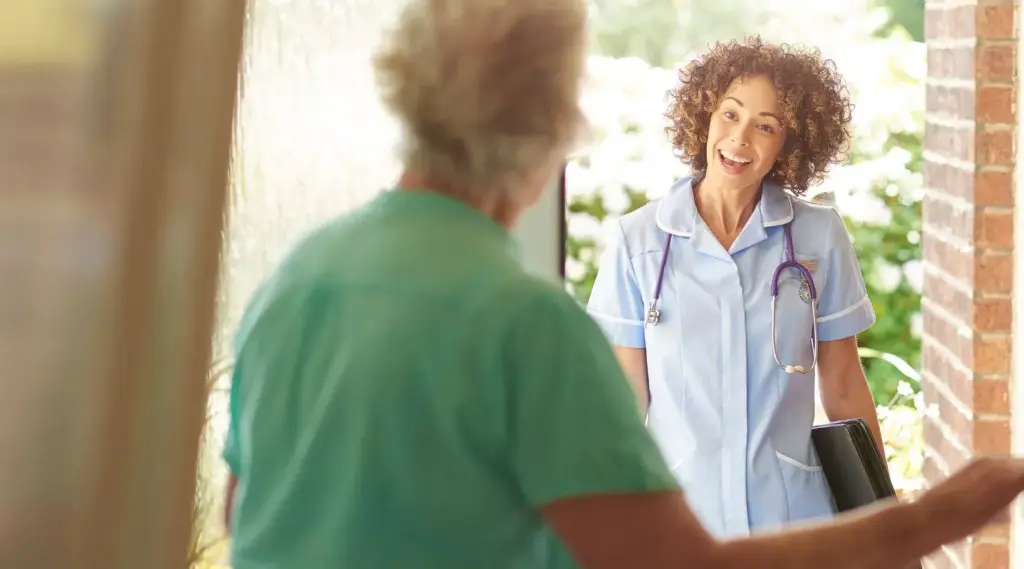 Nurse visiting a senior at home, illustrating personalized mobile home care services.