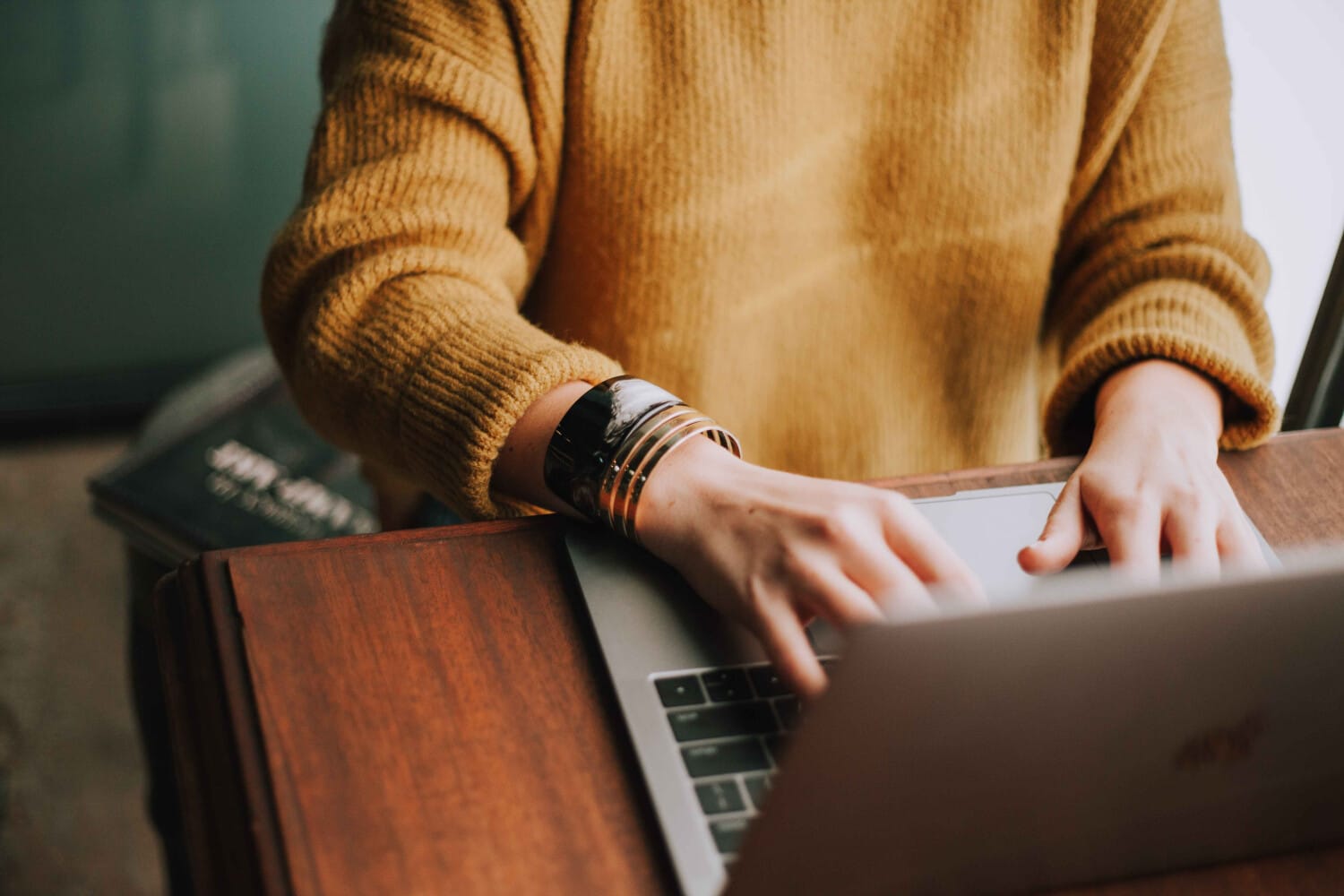 lady-on-laptop