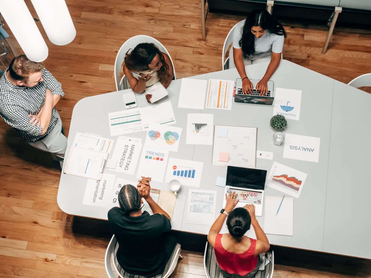 A table meeting for agency growth strategy