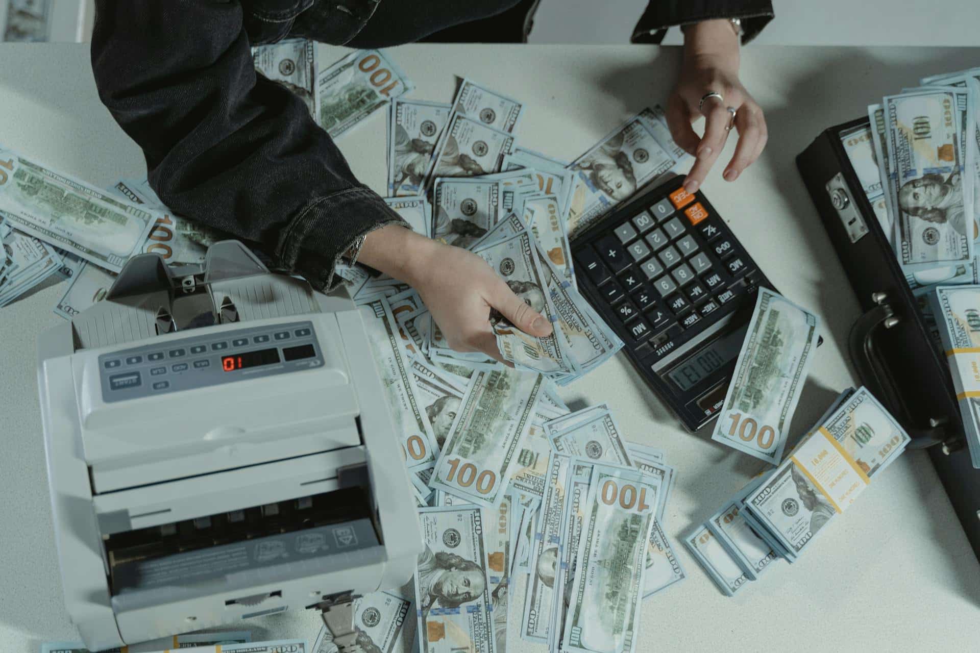 counting money bills with calculator